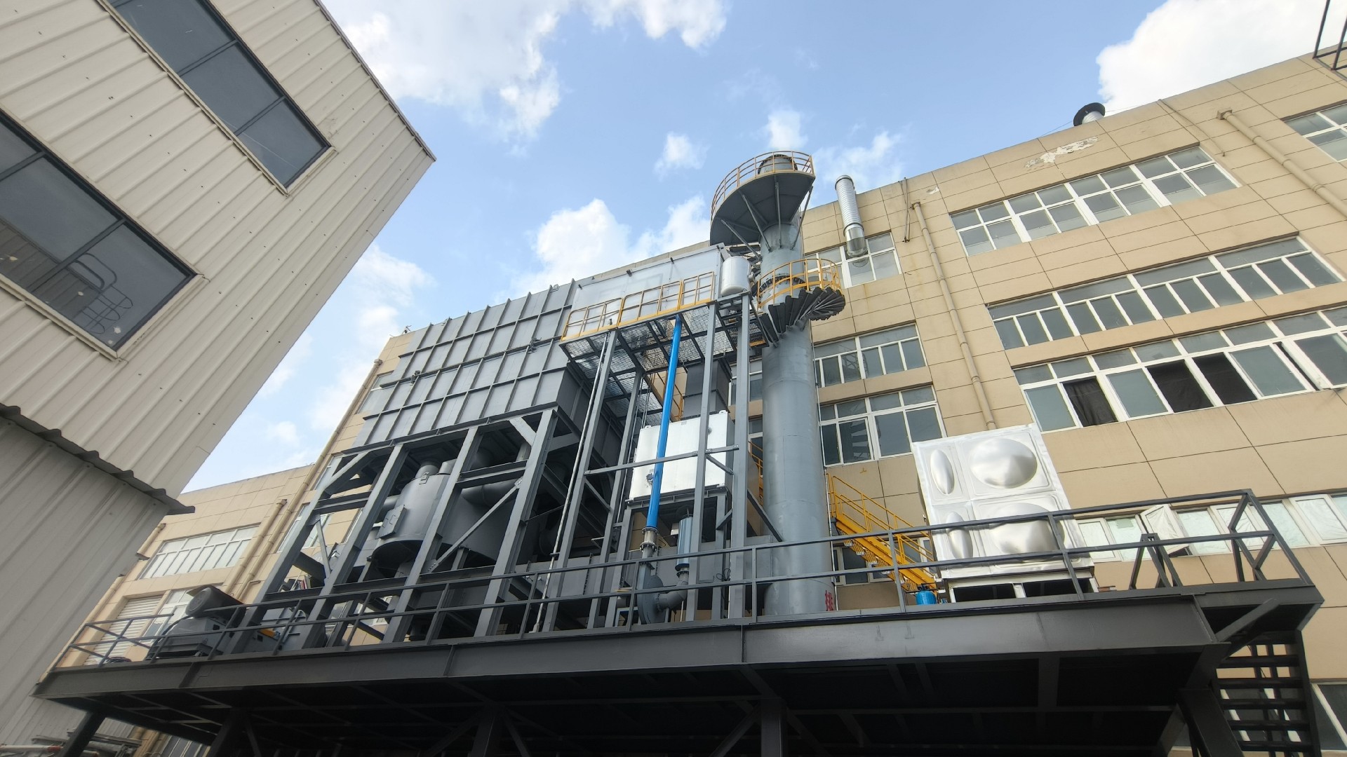 上海某新材料企业添 “绿翼”，RTO设备已就位